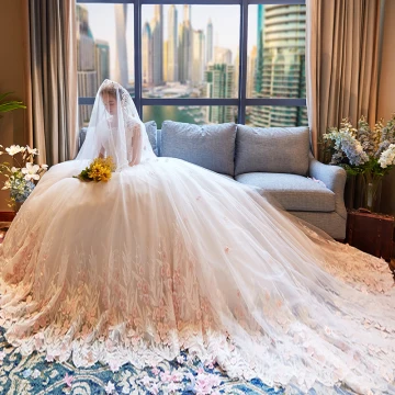 Glamour Ivoire Transparentes Robe De Mariée 2019 Princesse Encolure Dégagée 3 4 Manches Perlage Appliques En Dentelle Fleur Chapel Train Volants