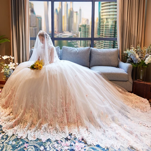 Glamour Ivoire Transparentes Robe De Mariée 2019 Princesse Encolure Dégagée 3/4 Manches Perlage Appliques En Dentelle Fleur Chapel Train Volants