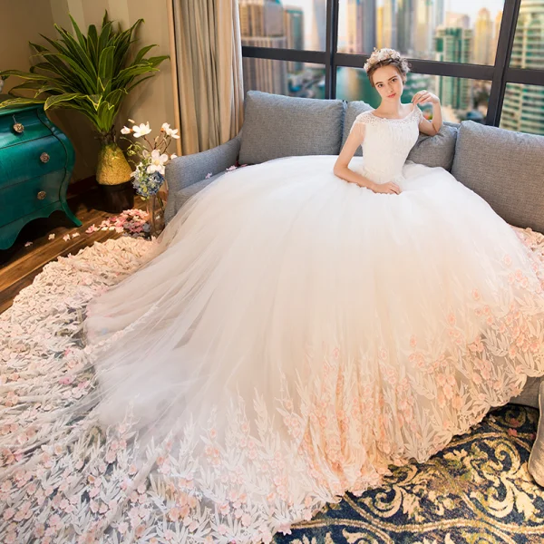 Glamour Ivoire Transparentes Robe De Mariée 2019 Princesse Encolure Dégagée 3/4 Manches Perlage Appliques En Dentelle Fleur Chapel Train Volants