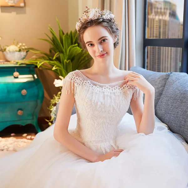 Glamour Ivoire Transparentes Robe De Mariée 2019 Princesse Encolure Dégagée 3/4 Manches Perlage Appliques En Dentelle Fleur Chapel Train Volants