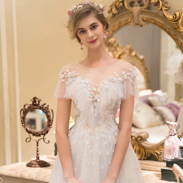 Élégant Champagne Transparentes Robe De Mariée 2019 Princesse Encolure Dégagée Manches Courtes Dos Nu Appliques En Dentelle Perle Train De Balayage Volants