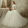 Style Audrey Hepburn Ivoire Robe De Mariée 2019 Princesse V-Cou 1/2 Manches Dos Nu Longue Volants