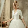 Audrey Hepburn-Stil Ivory / Creme Brautkleider / Hochzeitskleider 2019 A Linie V-Ausschnitt 1/2 Ärmel Rückenfreies Lange Rüschen