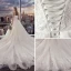 Prisvärd Elfenben Bröllopsklänningar 2019 Prinsessa Axelbandslös Ärmlös Halterneck Appliqués Spets Chapel Train Ruffle