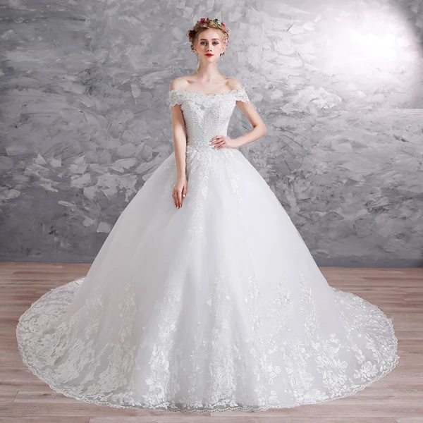 Élégant Blanche Robe De Mariée 2019 Princesse De l'épaule Manches Courtes Dos Nu Appliques En Dentelle Paillettes Perle Perlage Glitter Tulle Chapel Train Volants