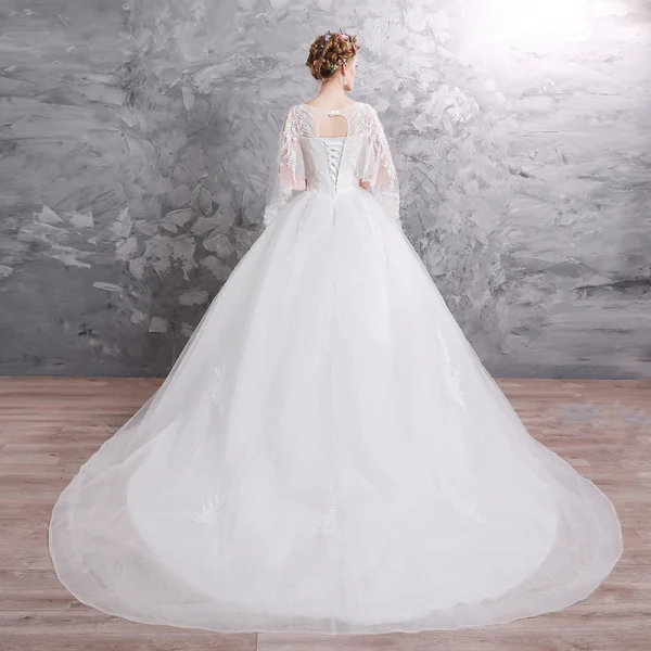 Chic / Belle Blanche Robe De Mariée 2019 Robe Boule Encolure Dégagée 3/4 Manches Dos Nu Appliques En Dentelle Perlage Glitter Tulle Chapel Train Volants