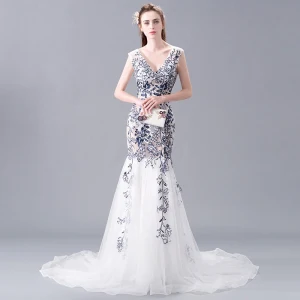 Moderne Mode Ivoire Robe De Soirée 2018 Trompette Sirène V Cou Sans Manches Appliques En Dentelle Cathedral Train Volants Dos Nu Robe De Ceremonie