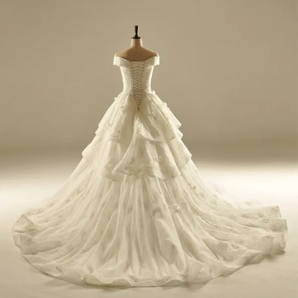 Chic / Belle Salle Robe De Mariée 2017 En Dentelle Appliques Cristal Faux Diamant De l'épaule Manches Courtes Dos Nu Cathedral Train Ivoire Robe Boule