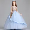 Hermoso Azul Cielo Vestidos para niñas 2019 A-Line / Princess Scoop Escote Sin Mangas Bordado Flor Perla Lentejuelas Largos Ruffle Vestidos para bodas