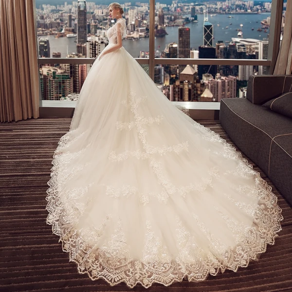Vintage Ivory Pierced Wedding Dresses 2018 Ball Gown High Neck Short Sleeve Backless Appliques Lace Pearl Beading Tassel Royal Train