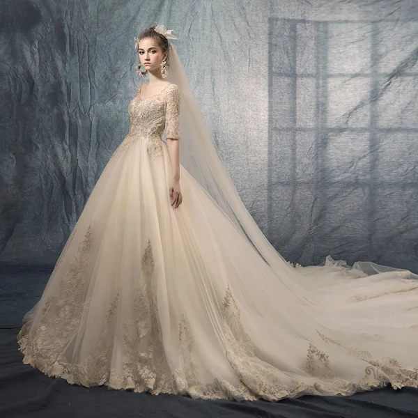 Luxe Champagne Robe De Mariée 2019 Princesse Encolure Carrée 1/2 Manches Percé Appliques En Dentelle Perlage Chapel Train Volants
