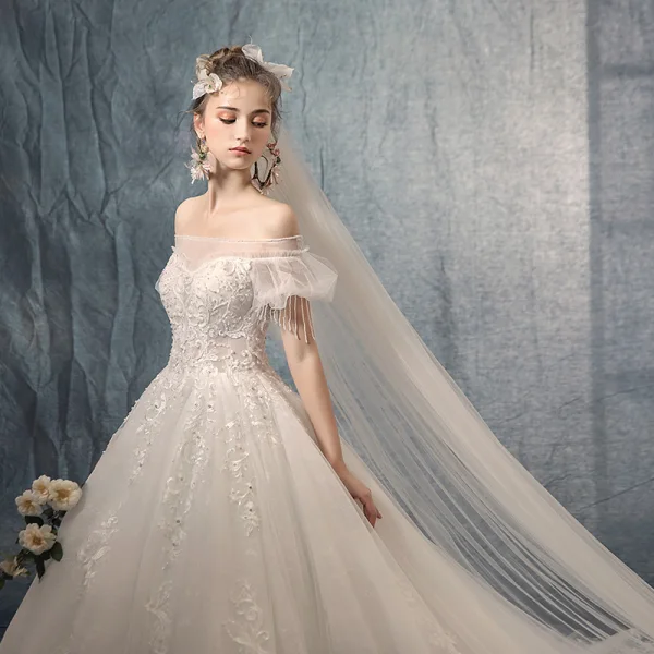 Luxus / Herrlich Ivory / Creme Brautkleider / Hochzeitskleider 2019 A Linie Off Shoulder Geschwollenes Kurze Ärmel Rückenfreies Applikationen Spitze Perlenstickerei Quaste Kapelle-Schleppe Rüschen