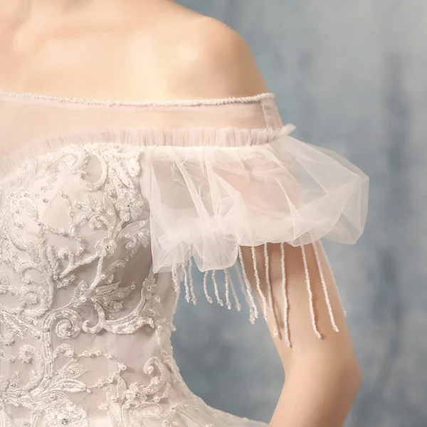 Luxus / Herrlich Ivory / Creme Brautkleider / Hochzeitskleider 2019 A Linie Off Shoulder Geschwollenes Kurze Ärmel Rückenfreies Applikationen Spitze Perlenstickerei Quaste Kapelle-Schleppe Rüschen