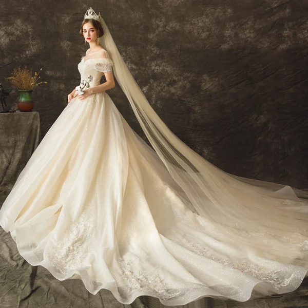 Élégant Champagne Transparentes Robe De Mariée 2019 Princesse Encolure Dégagée Manches Courtes Dos Nu Appliques En Dentelle Glitter Tulle Chapel Train Volants