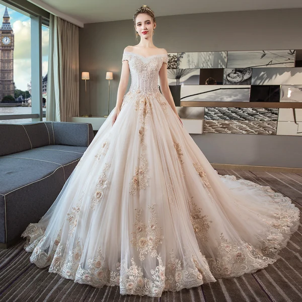 Luxe Ivoire Robe De Mariée 2019 Princesse De l'épaule Manches Courtes Dos Nu Appliques En Dentelle Perlage Cathedral Train Volants