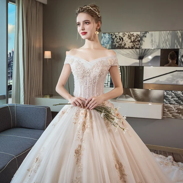 Luxe Ivoire Robe De Mariée 2019 Princesse De l'épaule Manches Courtes Dos Nu Appliques En Dentelle Perlage Cathedral Train Volants