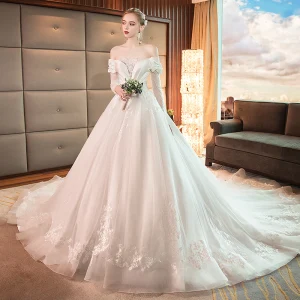 Beste Elfenben Gjennomsiktig Brudekjoler 2019 Prinsesse Av Skulderen Langermede Ryggløse Appliques Blonder Cathedral Train Buste