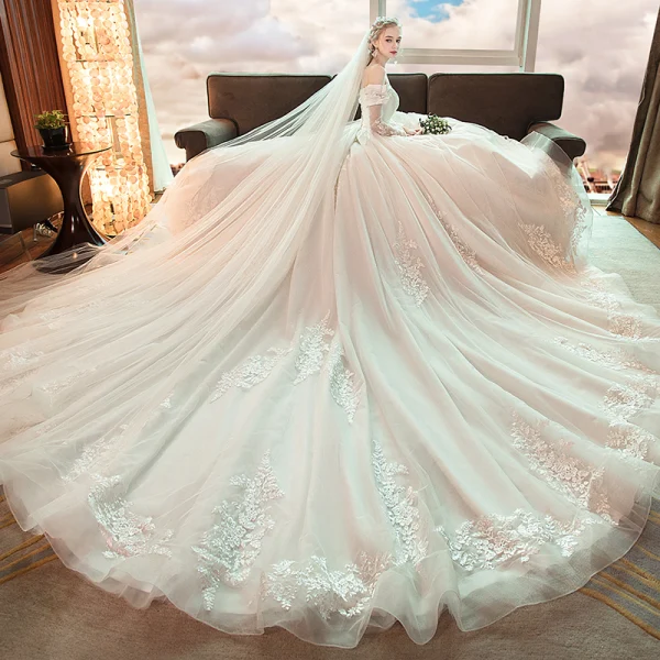 Meilleur Ivoire Transparentes Robe De Mariée 2019 Princesse De l'épaule Manches Longues Dos Nu Appliques En Dentelle Cathedral Train Volants