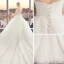 Prisvärd Elfenben Bröllopsklänningar 2019 Prinsessa Axelbandslös Ärmlös Halterneck Chapel Train Ruffle
