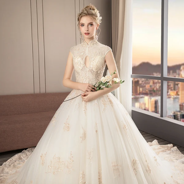Chinesischer Stil Champagner Brautkleider / Hochzeitskleider 2019 A Linie Stehkragen Ärmellos Applikationen Spitze Pailletten Perlenstickerei Kathedrale Schleppe Rüschen