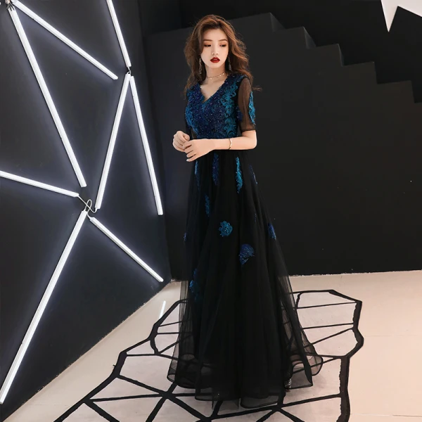 Abordable Bleu Marine Robe De Soirée 2019 Princesse V-Cou Manches Courtes Appliques En Dentelle Perlage Longue Volants Dos Nu Robe De Ceremonie