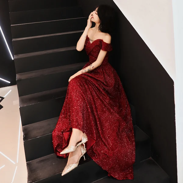Schöne Burgunderrot Abendkleider 2019 A Linie Off Shoulder Kurze Ärmel Glanz Polyester Sweep / Pinsel Zug Rüschen Rückenfreies Festliche Kleider