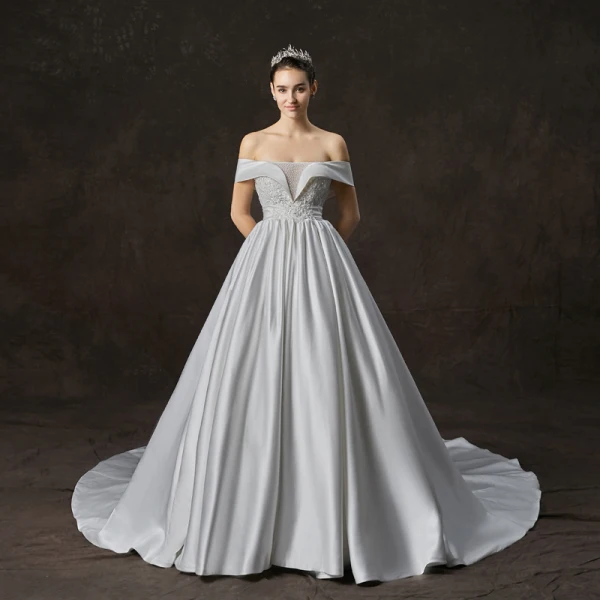 Élégant Ivoire Satin Robe De Mariée 2019 Princesse De l'épaule Manches Courtes Dos Nu Faux Diamant Perlage Perle Cathedral Train Volants