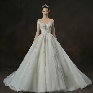 Lyx Champagne Bröllopsklänningar 2019 Prinsessa Fyrkantig Ringning 3 4 Ärm Halterneck Appliqués Spets Pärla Beading Cathedral Train Ruffle