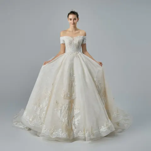 Lyx Champagne Bröllopsklänningar 2019 Prinsessa Av Axeln Korta ärm Halterneck Appliqués Spets Paljetter Beading Chapel Train Ruffle