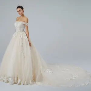 Élégant Champagne Robe De Mariée 2019 Princesse De L Épaule Manches Courtes Dos Nu Appliques En Dentelle Perle Perlage Glitter Tulle Cathedral Train Volants