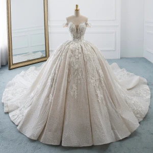 Luksus Champagne Brudekjoler 2019 Ballkjole Av Skulderen V Hals Korte Ermer Ryggløse Appliques Blonder Perle Beading Glitter Polyester Cathedral Train Buste