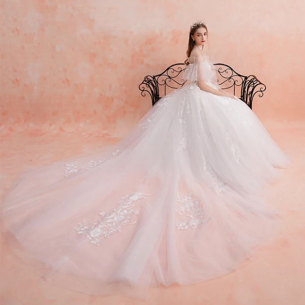 Meilleur Ivoire Robe De Mariée 2019 Princesse De l'épaule Manches Courtes Dos Nu Appliques En Dentelle Perlage Chapel Train Volants