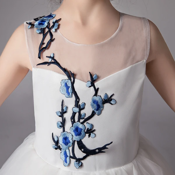 Chic / Beautiful Ivory See-through Flower Girl Dresses 2019 A-Line / Princess Scoop Neck Sleeveless Embroidered Knee-Length Ruffle Wedding Party Dresses