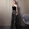 Piękne Czarne Złote Sukienki Na Bal 2018 Imperium Kochanie Bez Rękawów Haftowane Długie Wzburzyć Bez Pleców Sukienki Wizytowe