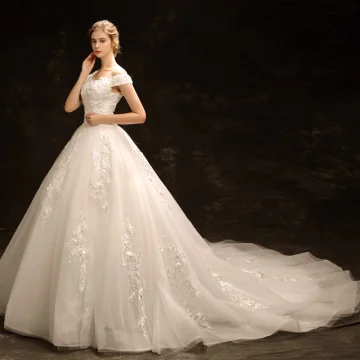 Simple Ivoire Robe De Mariée 2018 Robe Boule De L Épaule Manches Courtes Dos Nu Appliques En Dentelle Perlage Perle Volants Chapel Train