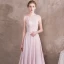 Elegante Rosa Abendkleider 2018 A Linie Strass Rundhalsausschnitt Ärmellos Applikationen Blumen Perle Schleife Stoffgürtel Rüschen Sweep / Pinsel Zug Rückenfreies Festliche Kleider