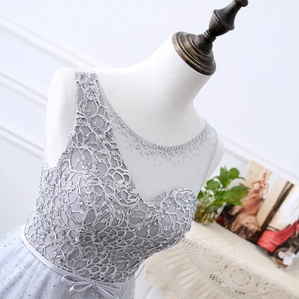 Élégant Gris Transparentes Robe De Soirée 2018 Princesse Encolure Dégagée Sans Manches Appliques En Dentelle Faux Diamant Noeud Ceinture Longue Volants Dos Nu Robe De Ceremonie