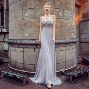 Sexy Grå Selskapskjoler 2018 Empire Spaghettistropper Uten Ermer Rhinestone Sash Feie Tog Buste Ryggløse Formelle Kjoler