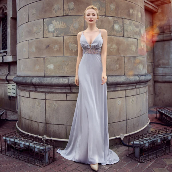 Sexy Grå Selskapskjoler 2018 Empire Spaghettistropper Uten Ermer Rhinestone Sash Feie Tog Buste Ryggløse Formelle Kjoler