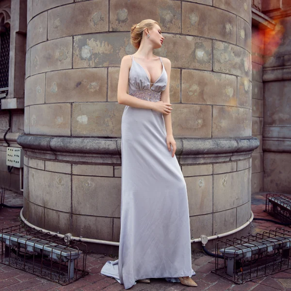Sexy Grå Selskapskjoler 2018 Empire Spaghettistropper Uten Ermer Rhinestone Sash Feie Tog Buste Ryggløse Formelle Kjoler