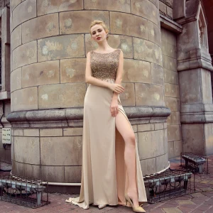 Elegant Champagne Selskapskjoler 2018 Empire Scoop Halsen Uten Ermer Beading Fendue Devant Feie Tog Buste Ryggløse Formelle Kjoler