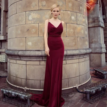 Sexy Bordeaux Robe De Soirée 2018 Empire Bretelles Spaghetti Sans Manches Perlage Ceinture Tribunal Train Volants Dos Nu Robe De Ceremonie