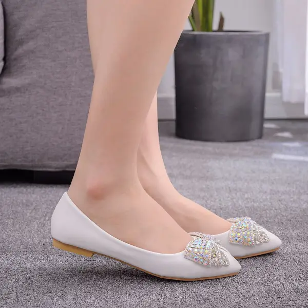 Piękne Multi-Kolory Rhinestone Kokarda Białe Płaskie Buty Ślubne 2023 Szpiczaste Buty Ślubne