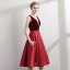 Simple Bordeaux Rouge Robe De Fete 2018 Princesse V-Cou Sans Manches Ceinture Mi-Longues Volants Dos Nu Robe De Ceremonie