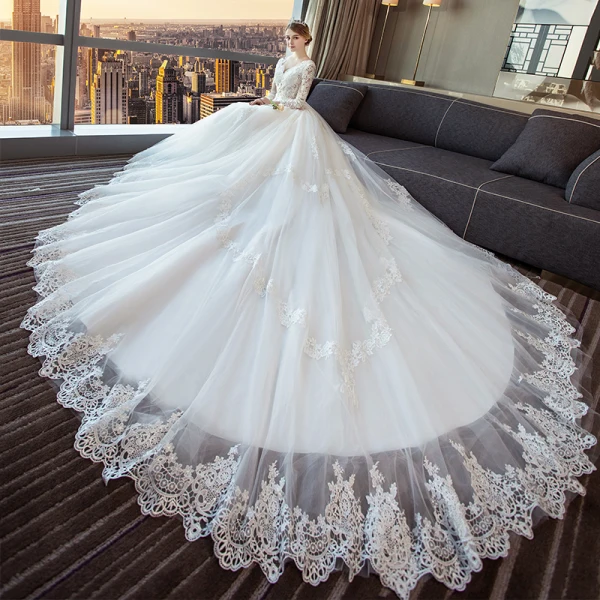 Schöne Ivory / Creme Durchsichtige Brautkleider 2018 Ballkleid V-Ausschnitt Lange Ärmel Rückenfreies Applikationen Mit Spitze Rüschen Königliche Schleppe