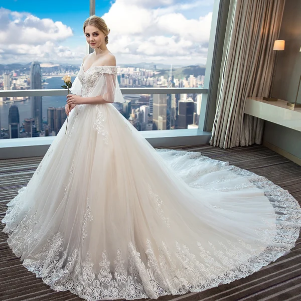 Schöne Ivory / Creme Brautkleider / Hochzeitskleider 2018 Ballkleid Off Shoulder 1/2 Ärmel Applikationen Spitze Pailletten Perlenstickerei Rückenfreies Rüschen Kapelle-Schleppe