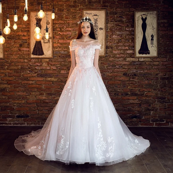 Elegante Weiß Brautkleider 2018 A Linie Off Shoulder Kurze Ärmel Rückenfreies Applikationen Mit Spitze Rüschen Kapelle-Schleppe