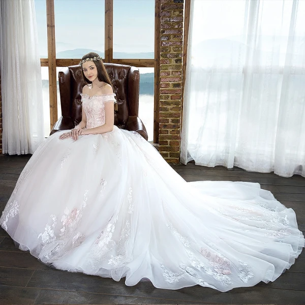 Elegante Weiß Brautkleider 2018 A Linie Off Shoulder Kurze Ärmel Rückenfreies Applikationen Mit Spitze Rüschen Kapelle-Schleppe