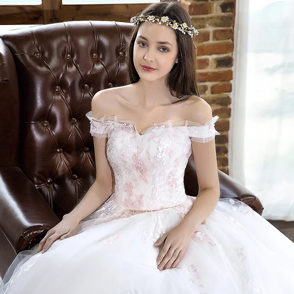 Elegante Weiß Brautkleider 2018 A Linie Off Shoulder Kurze Ärmel Rückenfreies Applikationen Mit Spitze Rüschen Kapelle-Schleppe