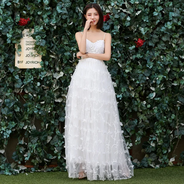 Elegant White Beach Wedding Dresses 2018 Empire Spaghetti Straps Sleeveless Backless Lace Appliques Flower Ruffle Floor-Length / Long
